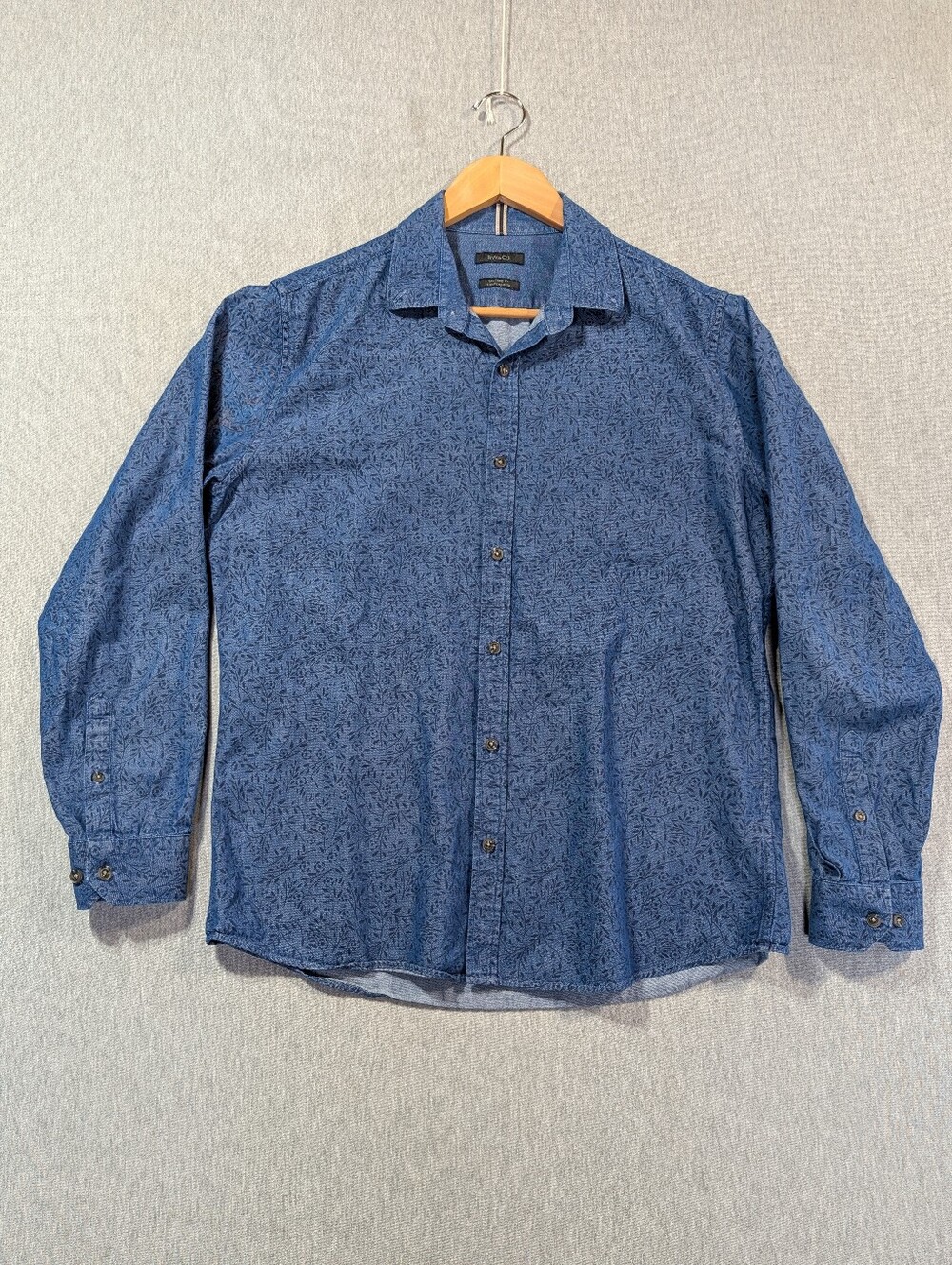 RW&Co Button Down Floral Shirt Women's Large Blue Black Tailored Fit